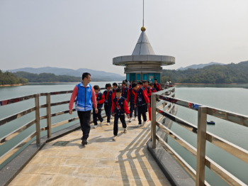 水库参观现场.jpg